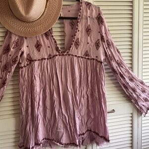 Adorable FREE PEOPLE Boho Print Low V-Neckline Long Sleeve Tunic Blouse!